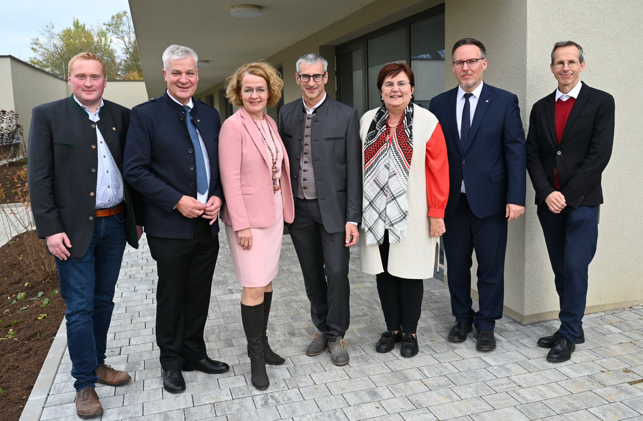 Eröffnung von Internat und Sporthalle an Fachschule Gießhübl