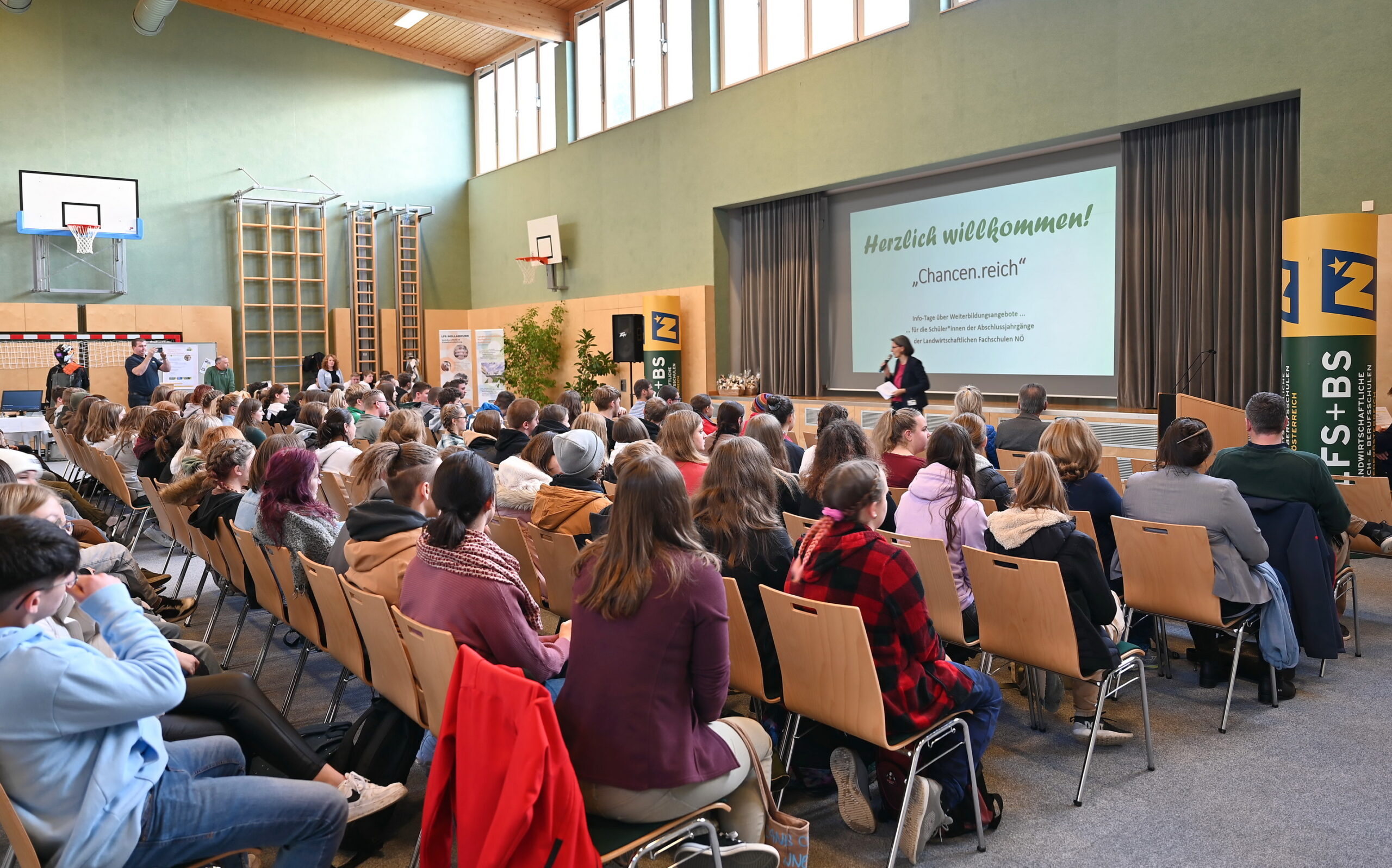 Weiterbildungsmöglichkeiten für LFS-Absolvent*innen präsentiert