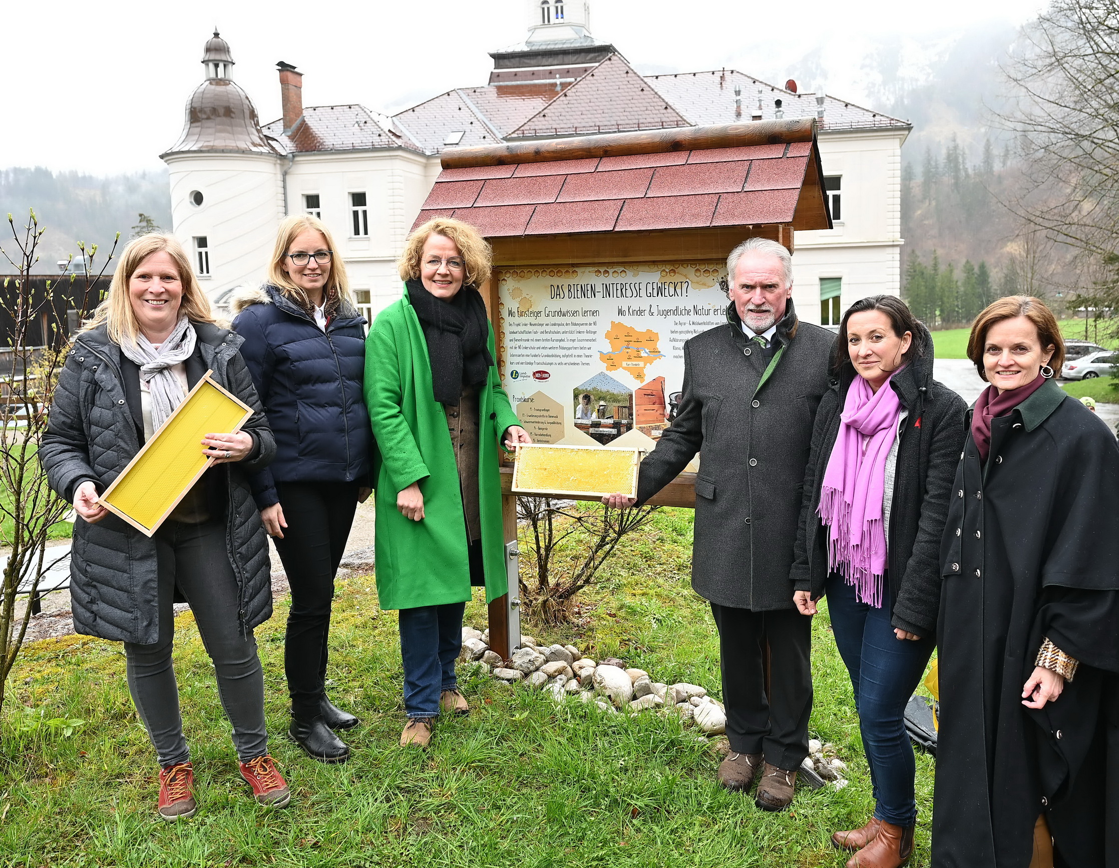 Neuer Bienenlehrpfad an Bergbauernschule Hohenlehen eröffnet