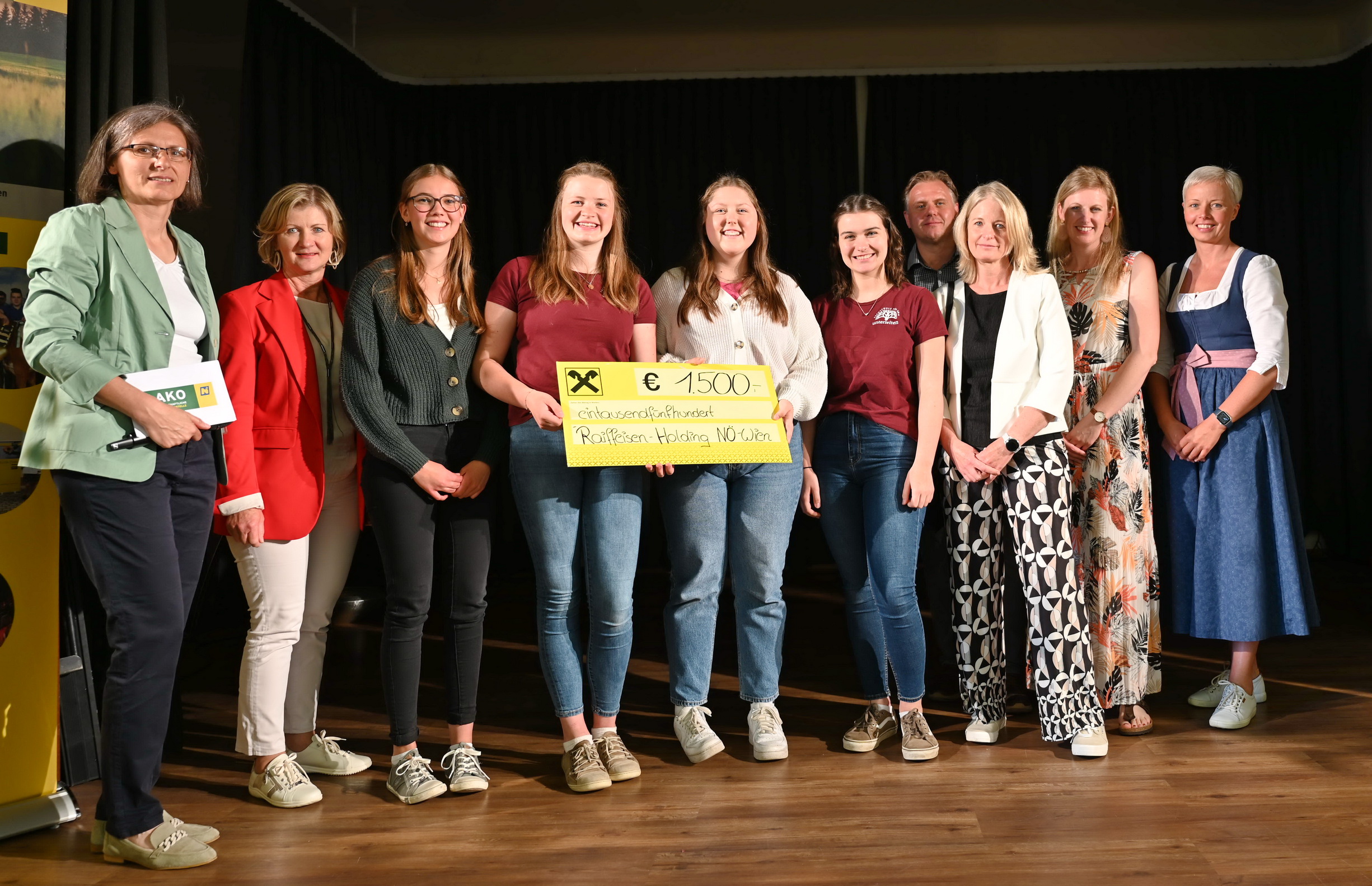 1. Platz Unterleiten Bühne 2+