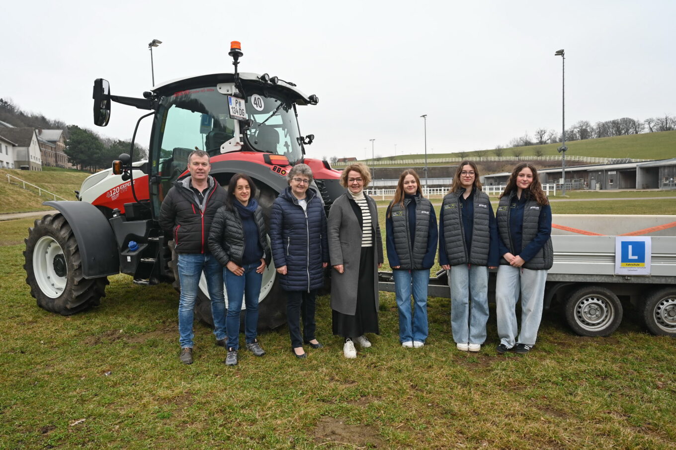 Neuer Fahrschultraktor an Fachschule Tullnerbach im Einsatz Neuer Fahrschultraktor an Fachschule Tullnerbach im Einsatz