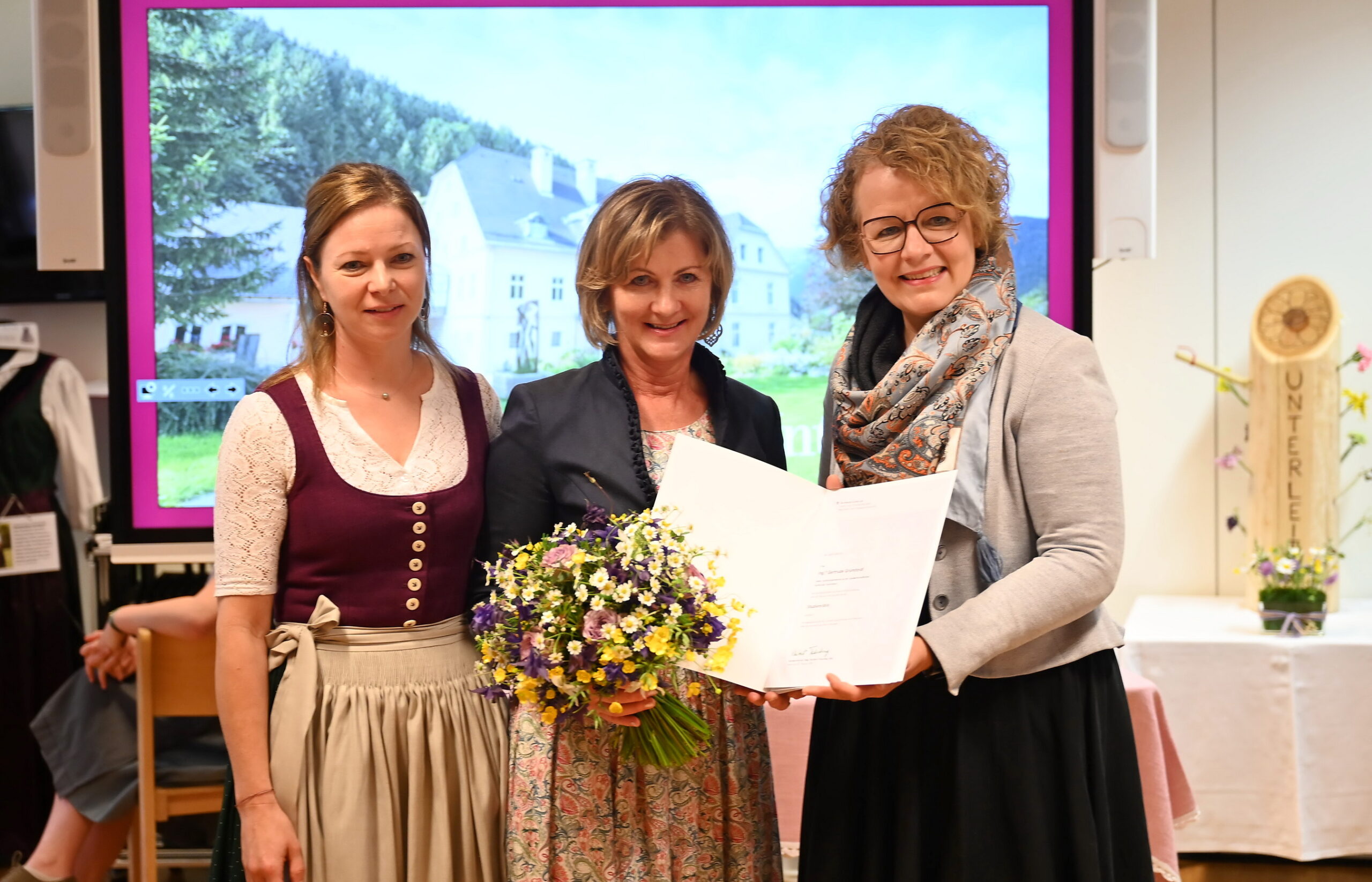 Berufstitel „Studienrätin“ an Direktorin a.D. Gertrude Grünsteidl verliehen