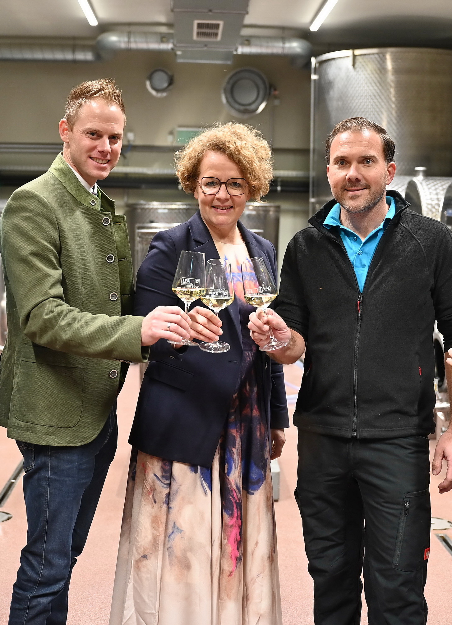 Hollabrunn Jungwein-25 zugeschnitten