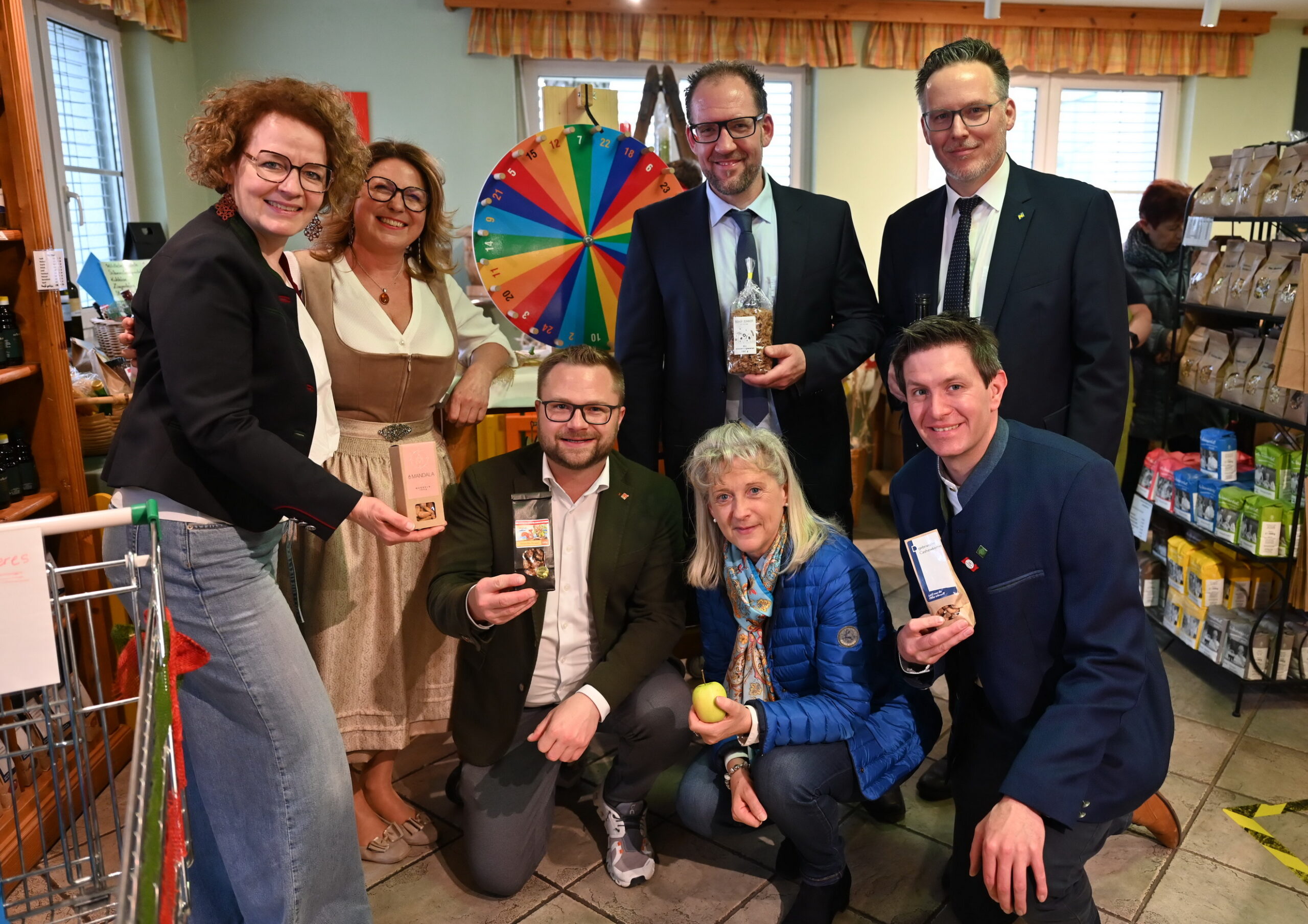 Glücksrad-Festgäste+