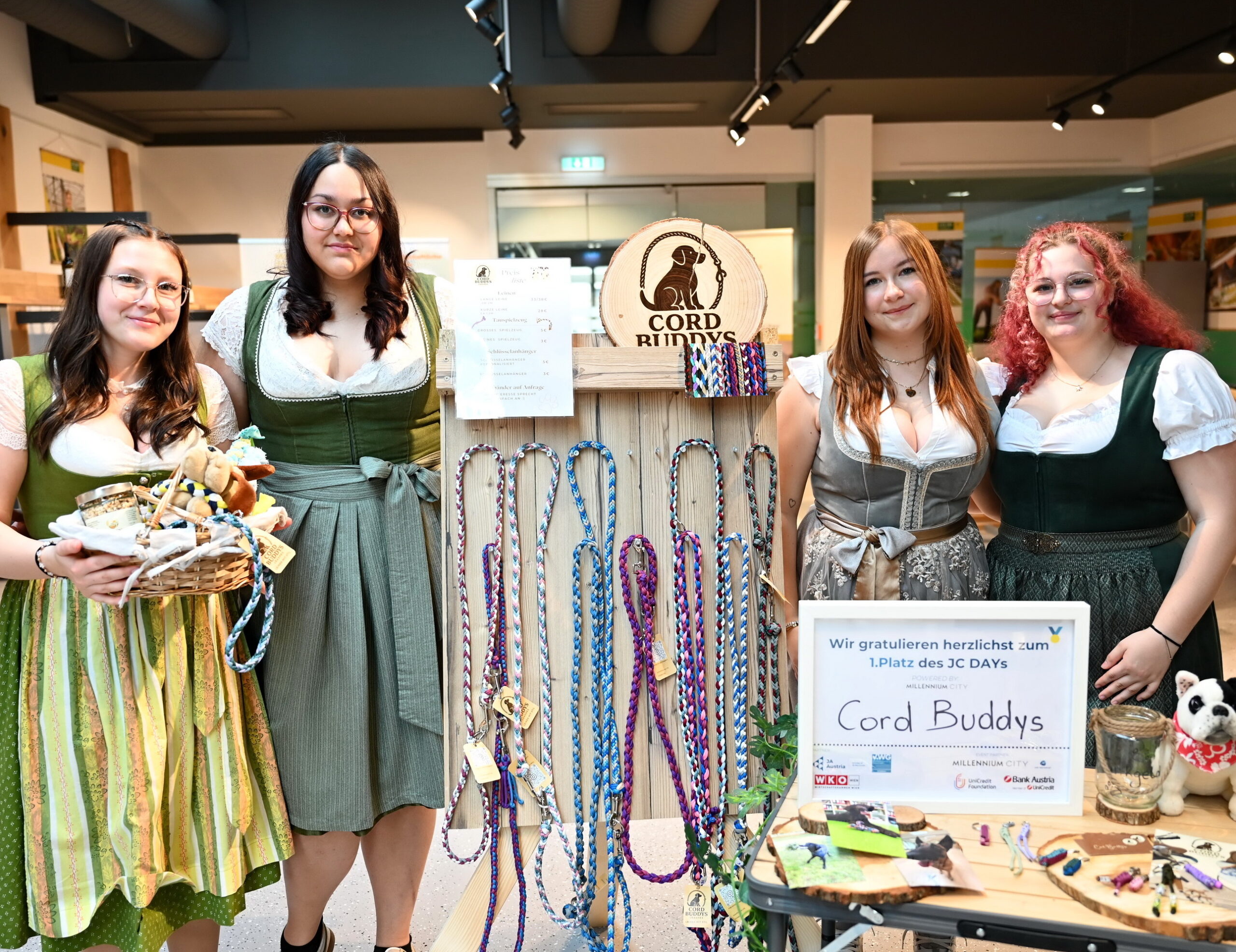 Juniorfirma Cord Buddys zugeschnitten