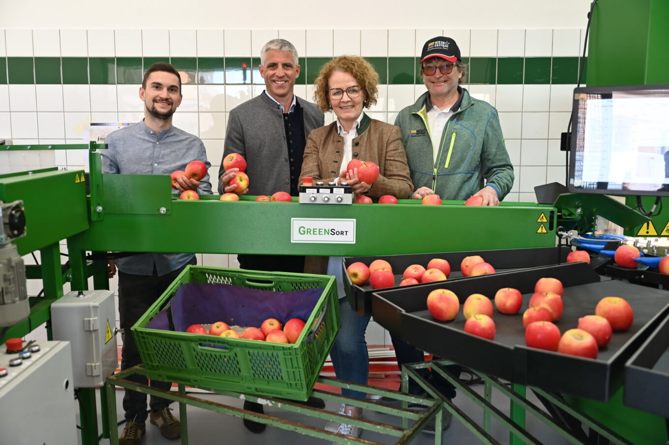 Neue Obstsortieranlage der Wein- und Obstbauschule Krems in Betrieb