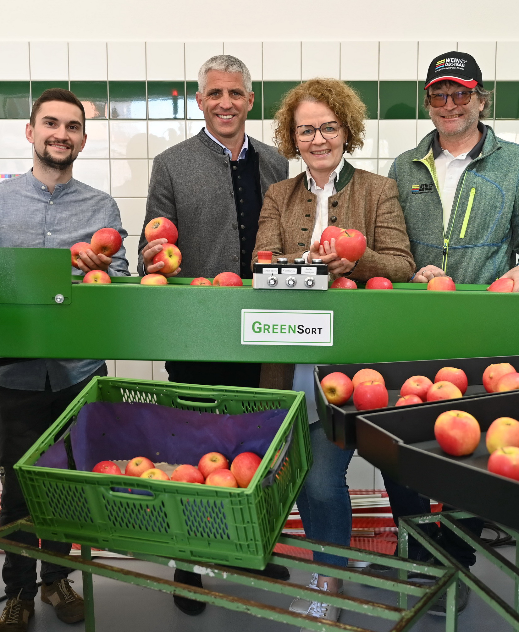 Krems Obstsortieranlage-26 zugeschnitten Krems Obstsortieranlage-26 zugeschnitten
