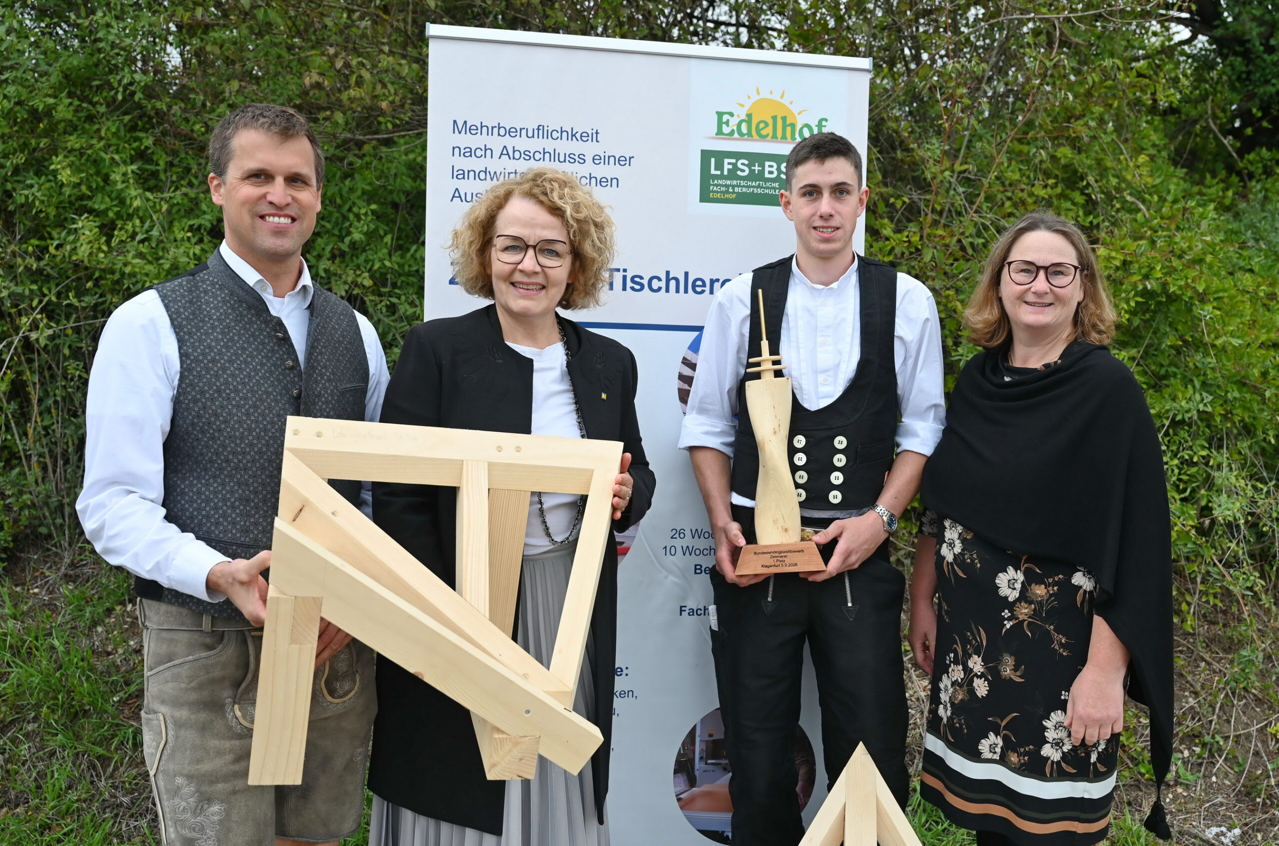 LFS Edelhof stellt besten Zimmerer-Lehrling Österreichs