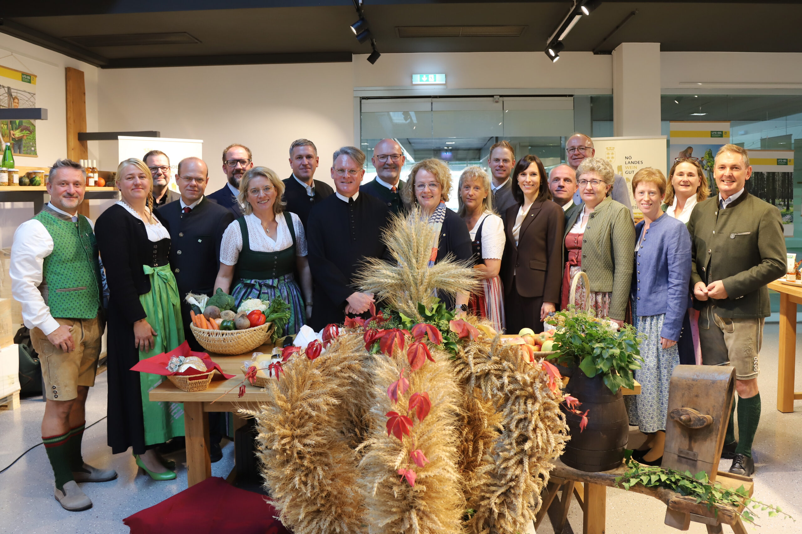 Mit Erntedankfeier neue Verkaufssaison im Landhauskeller eröffnet